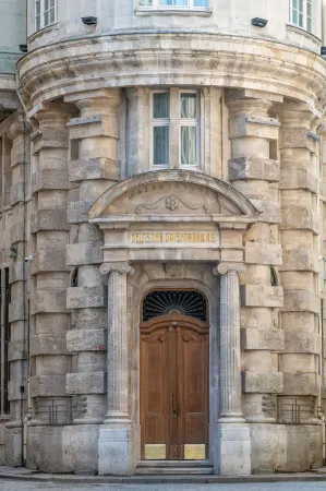 Orientbank Hotel Istanbul, Autograph Collection Отели рядом с достопримечательностью «Змеиная колонна»