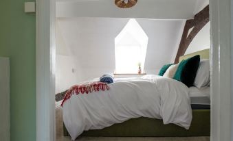 Remarkable 1-Bed Cotswolds Cottage in Finstock