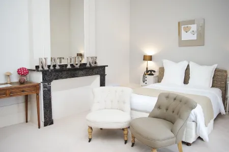 Logis Hotels - Château Saint Marcel Отели в г. Ламажистер