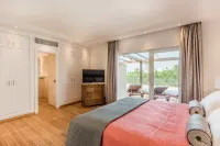 The Residence by the Beach House Marbella - Barer