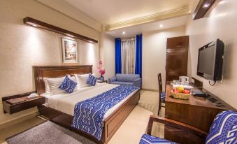 Rockland Hotel, C.R Park