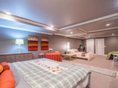 Vancouver Yuelai Guesthouse Hotels in Coquitlam