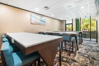 Clarion Pointe Galveston - Beachfront