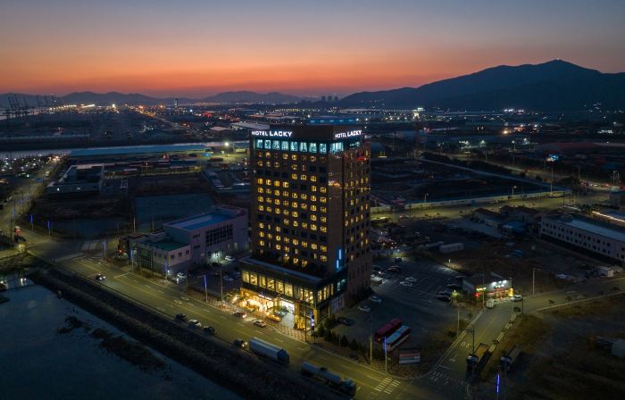 Gwangyang Lacky Hotel