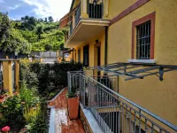 Sally's B&B Hotels in Carrara