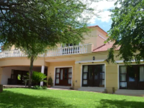 ザ キャピタル ゲストハウス ハボローネのホテル