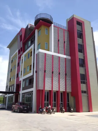 Trendy Hotel Отели рядом с достопримечательностью «Computer Center Silapakorn University»