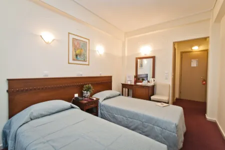 Triton Hotel Piraeus