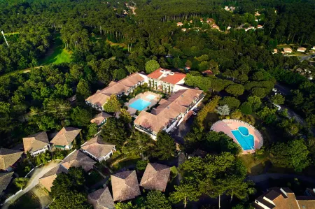 Village Pierre & Vacances Moliets Отели в г. Мессанж