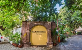 Hanu Reddy Residences Poes Garden