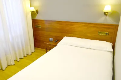 호텔 알다 로스 템플라리오스 Torre Del Reloj 주변 호텔