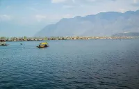 Shiraz Deluxe Houseboat