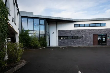 Ballyrobin Hotel Отели в г. Крамлин