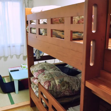 Guest House Hide