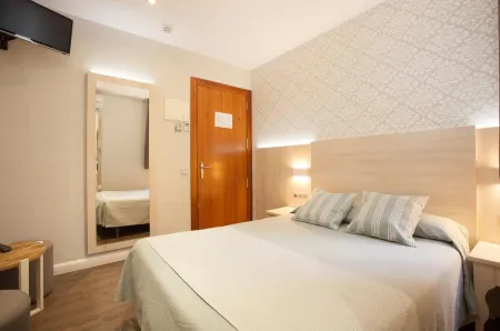 Hostal Fernando Отели рядом с достопримечательностью «Дом Бруно Куадроса»