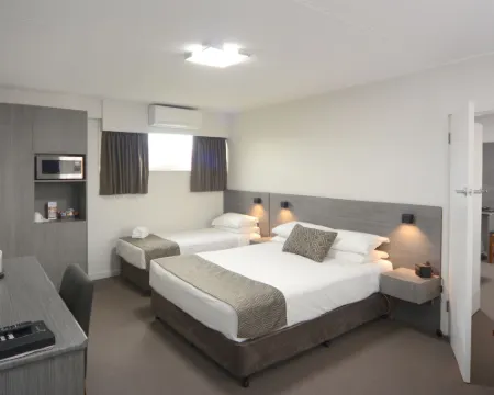 Bridge Hotel Hotels in Smithton