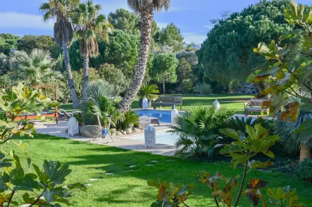 Escapades Lointaines Отели рядом с достопримечательностью «Университет Перпиньян Виа Домитьа»