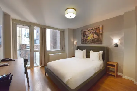 Hotel 32 32
