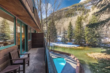 Ice House Suites and Condominiums