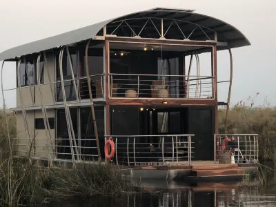 The Namushasha River Villa Hotel a 