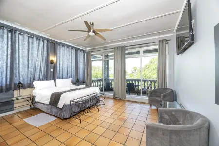 N1 Hotel & Campsite Victoria Falls Отели в г. Хуэндж