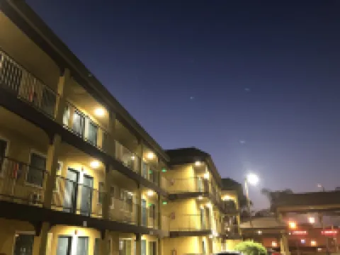 Simply Home Inn & Suites - Riverside