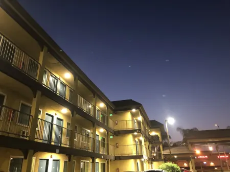 Simply Home Inn & Suites - Riverside