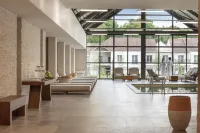 Le Grand Pavillon Chantilly - Pools