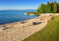 Clearwater Lakeshore Motel - Beach