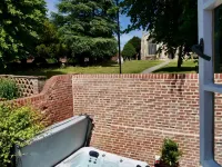 Executive Suite with Private Hot Tub Skytv Hotel di Uttlesford District