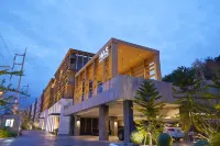 Has Pattaya Hotel a Phra Tamnak Hill