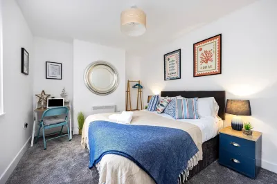Queens Mile 1 with Free Parking by My Getaways