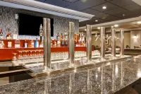 Chateau Nova Yellowknife - ที่มีบาร์