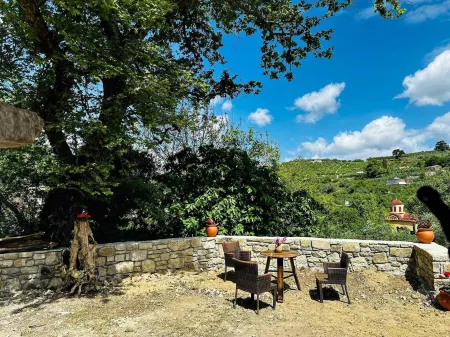 Travelers & Hikers Delight House on Way to Sougia Отели рядом с достопримечательностью «Afrata Beach»