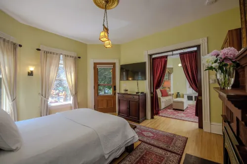 254 South Union Street Guest House - parking
