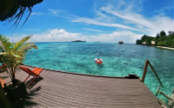 Fatboys Resort Hotels in New Georgia Group