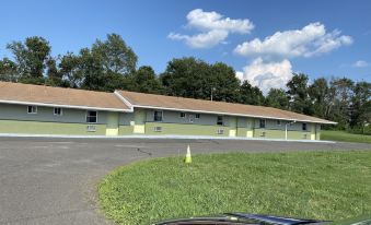Red Carpet Inn & Suites Wrightstown