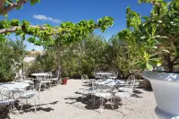Logis Hôtel le Rodin Hotels near Luma Arles