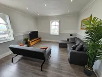 Lakeview Court Southport
