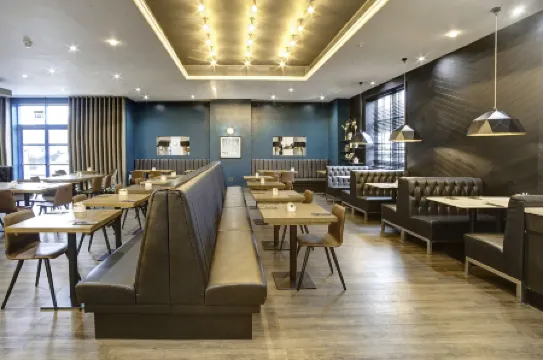 Sandman Signature London Gatwick Hotel