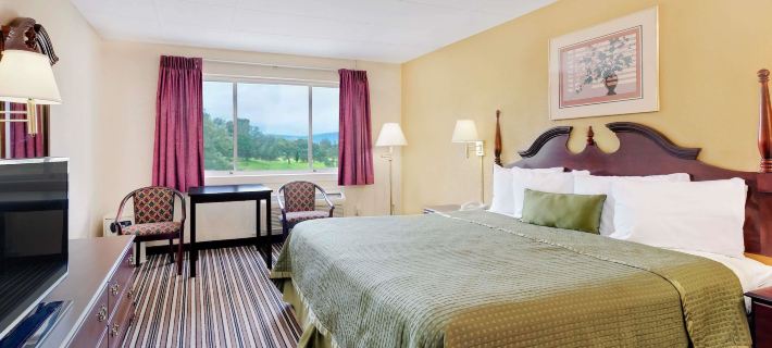 Travelodge by Wyndham Chambersburg Hotels in Franklin County