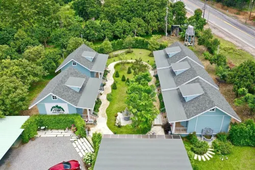 Little Cottage Hotels in Makham District