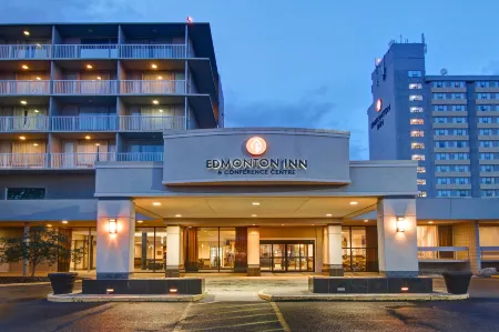 Edmonton Inn and Conference Centre Отели рядом с достопримечательностью «Роджерс Плэйс»