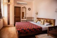 Hotel Arya Niwas