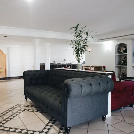 All Seasons Inn & Suites