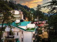 쉼라 4베드룸 밸리 뷰의 더 선셋 어보드