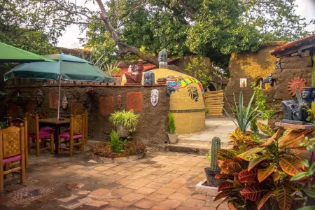 Casona Tlaquepaque Temazcal & Spa Отели рядом с достопримечательностью «Casa Arrecife»