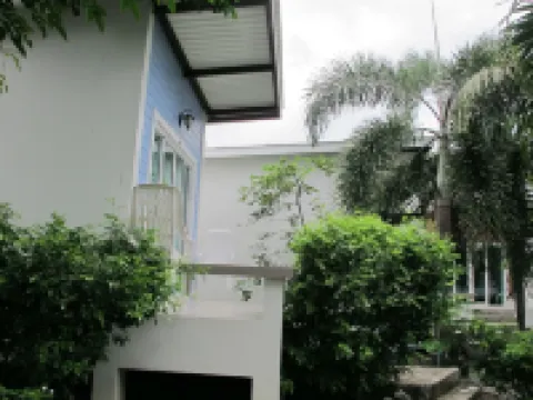 ชาลี บังกาโลว์ โรงแรมในเกาะสีชัง