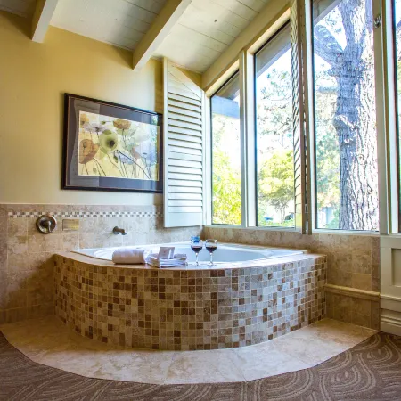 Carriage House Inn