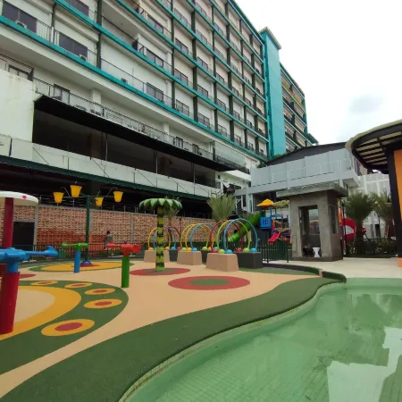 Hotel Gren Alia Jakarta Отели рядом с достопримечательностью «Площадь Atrium»